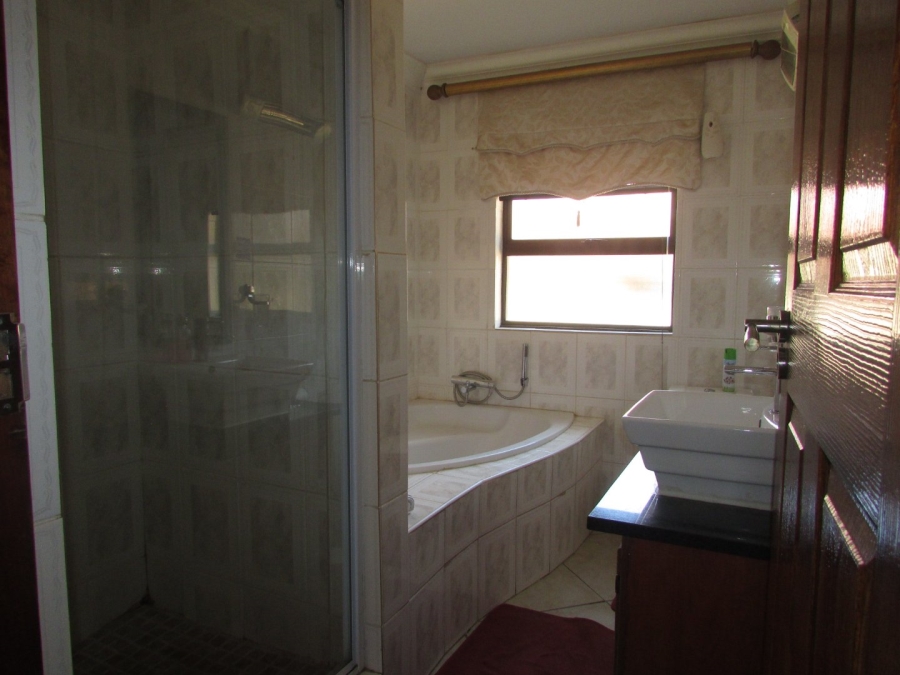 To Let 3 Bedroom Property for Rent in Woodland Hills Wildlife Estate Free State